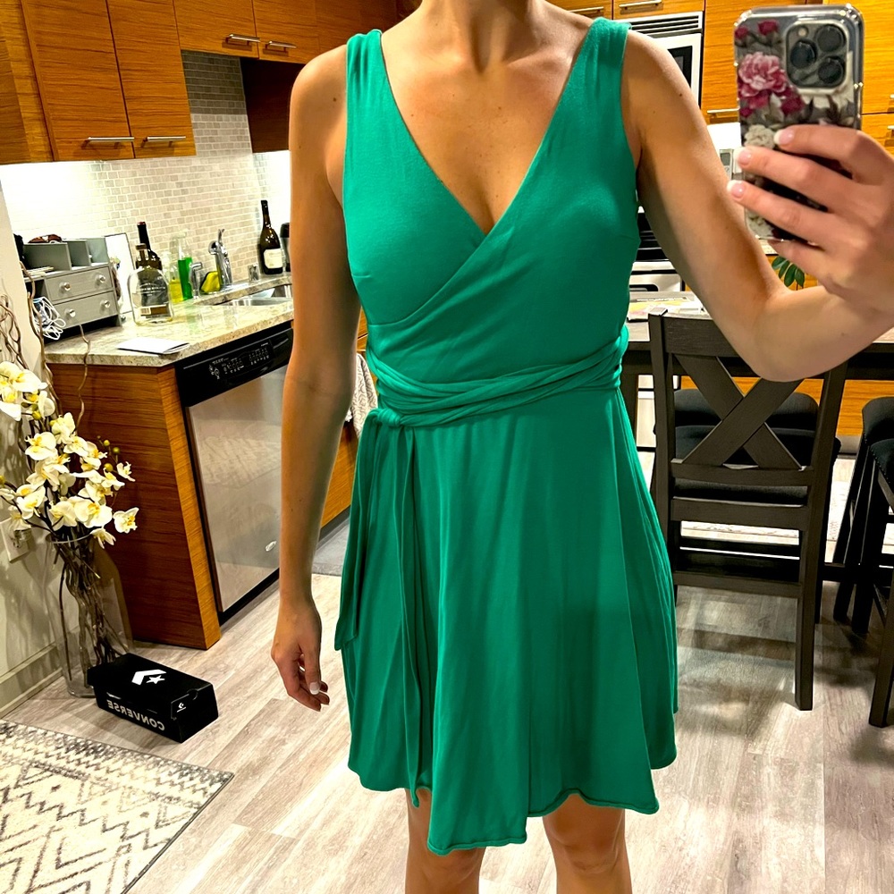 Victoria’s Secret Wrap Kelly green cotton dress adjustable size XS fits small 💚